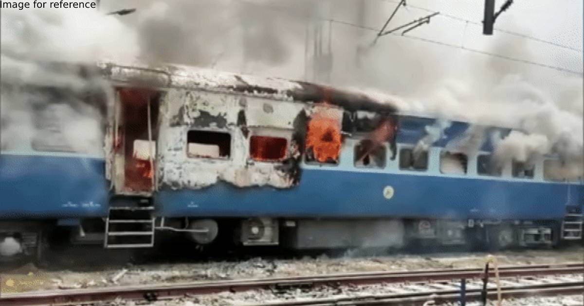 Anti-Agnipath protests turn violent in Bihar, 3 trains set ablaze